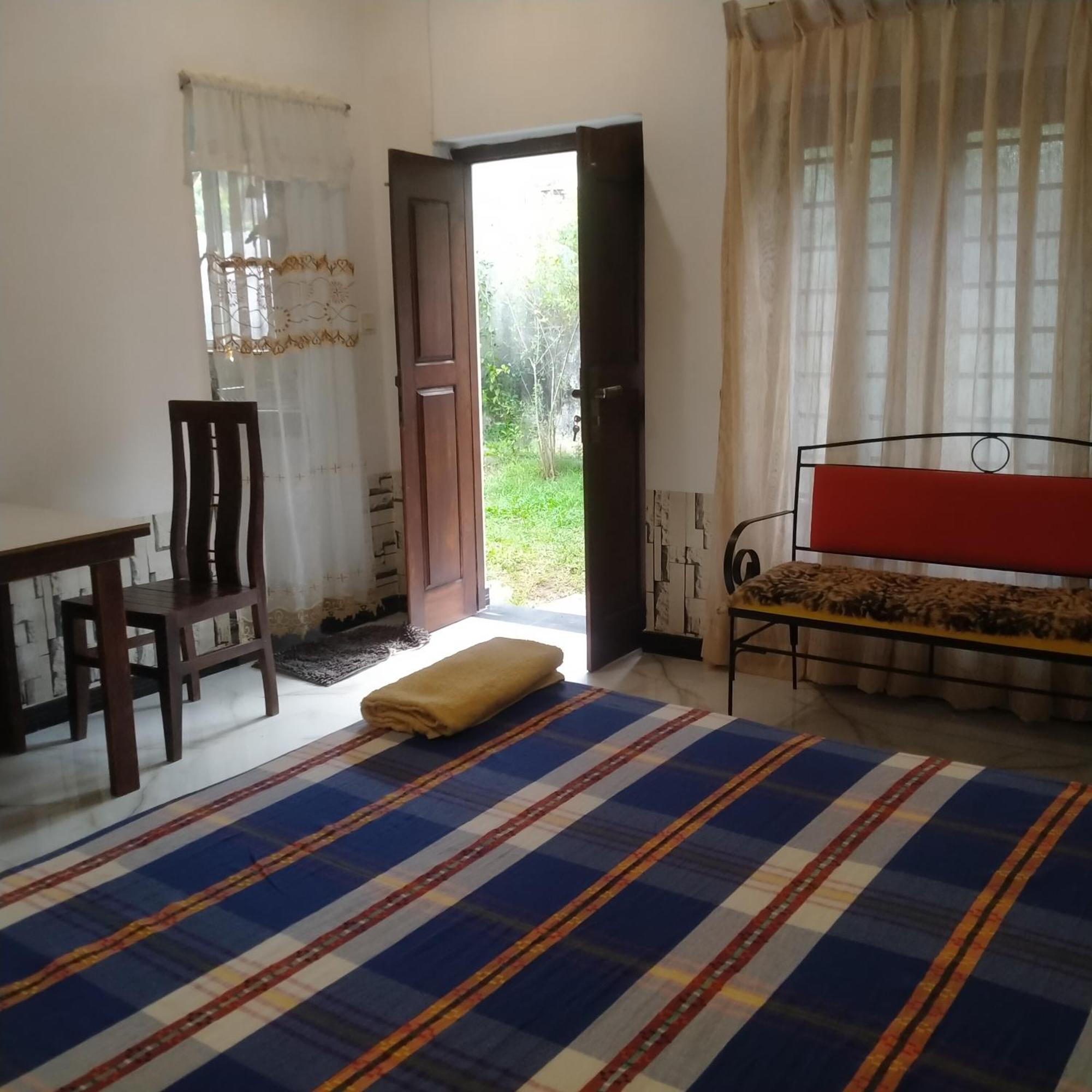 Living Home Negombo Room photo