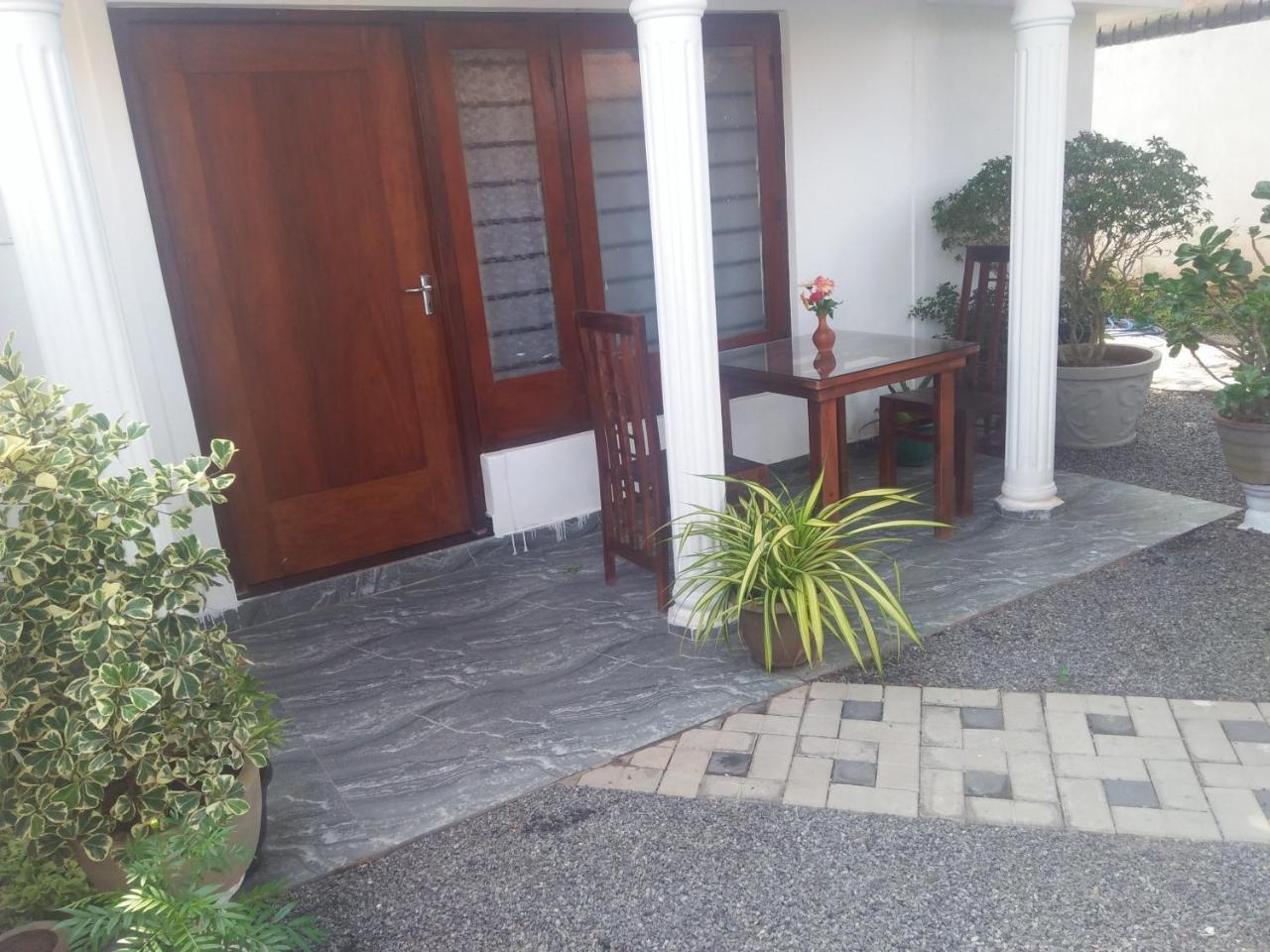 Living Home Negombo Exterior photo